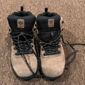 Columbia Newton Ridge Plus Waterproof Hiking Boots, Brown Women's 9 M 🌟